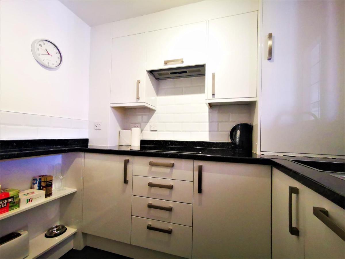 Apartmán Marina Living With Parking, Balcony, Quiet And Secure Hove Exteriér fotografie