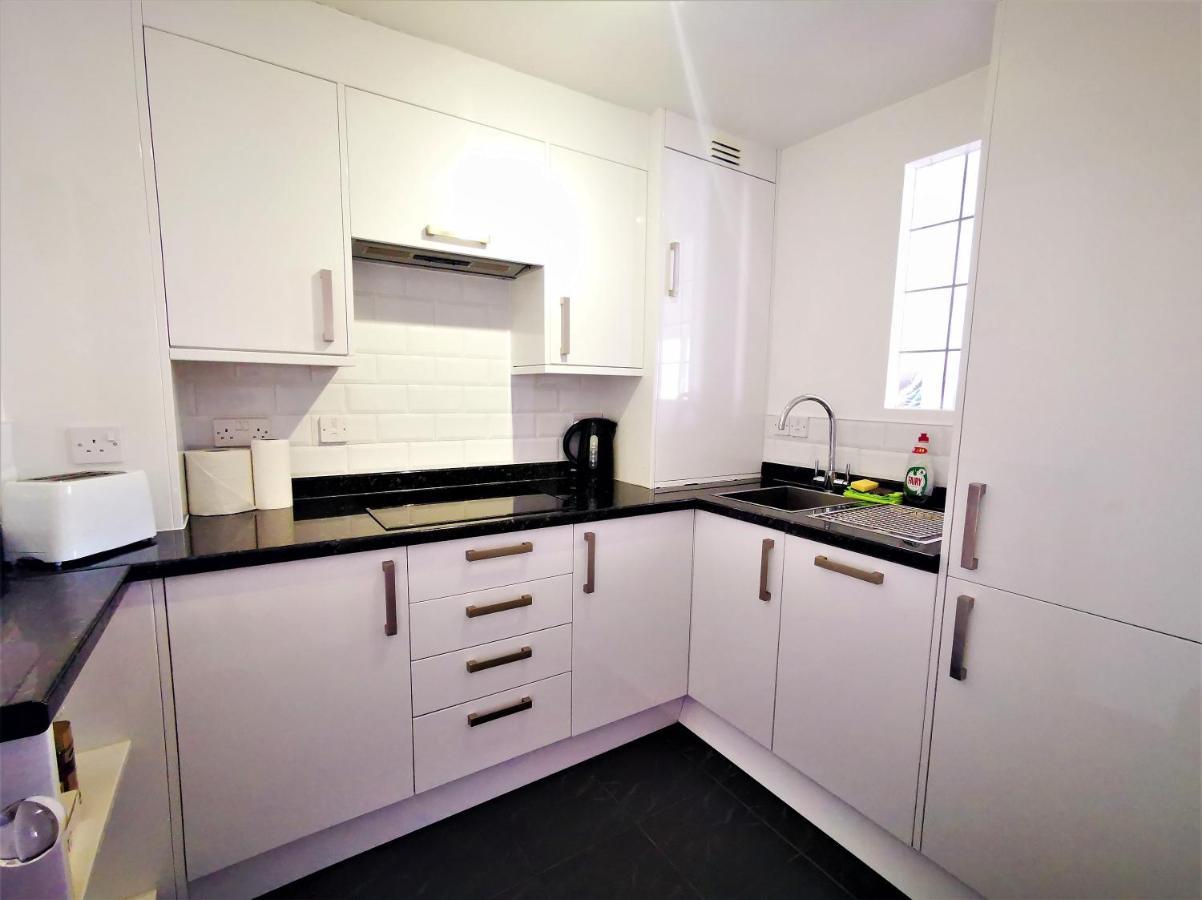 Apartmán Marina Living With Parking, Balcony, Quiet And Secure Hove Exteriér fotografie