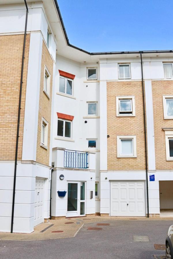 Apartmán Marina Living With Parking, Balcony, Quiet And Secure Hove Exteriér fotografie