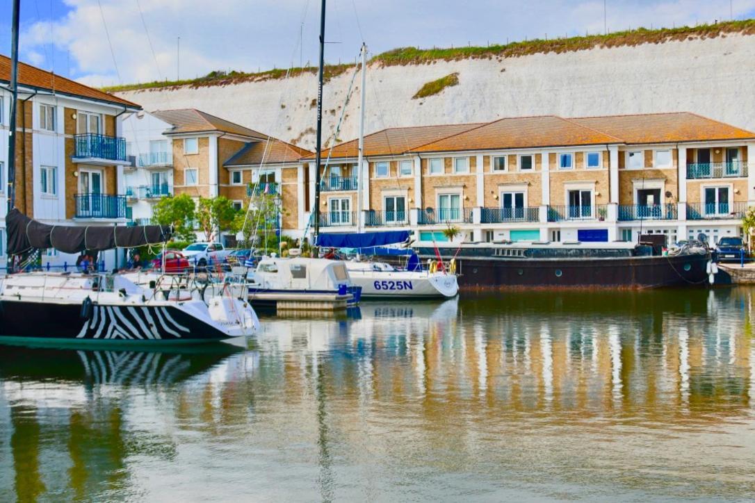 Apartmán Marina Living With Parking, Balcony, Quiet And Secure Hove Exteriér fotografie