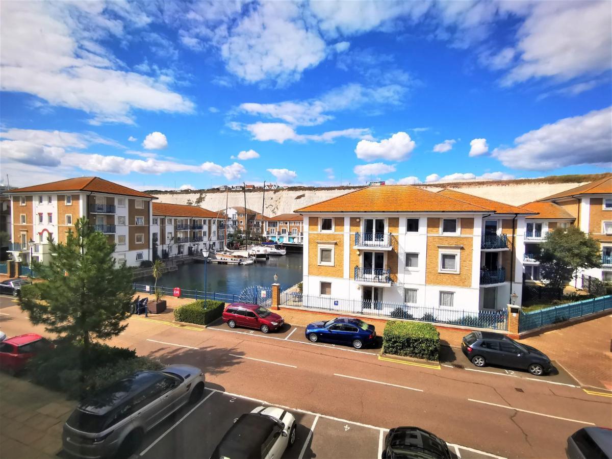 Apartmán Marina Living With Parking, Balcony, Quiet And Secure Hove Exteriér fotografie